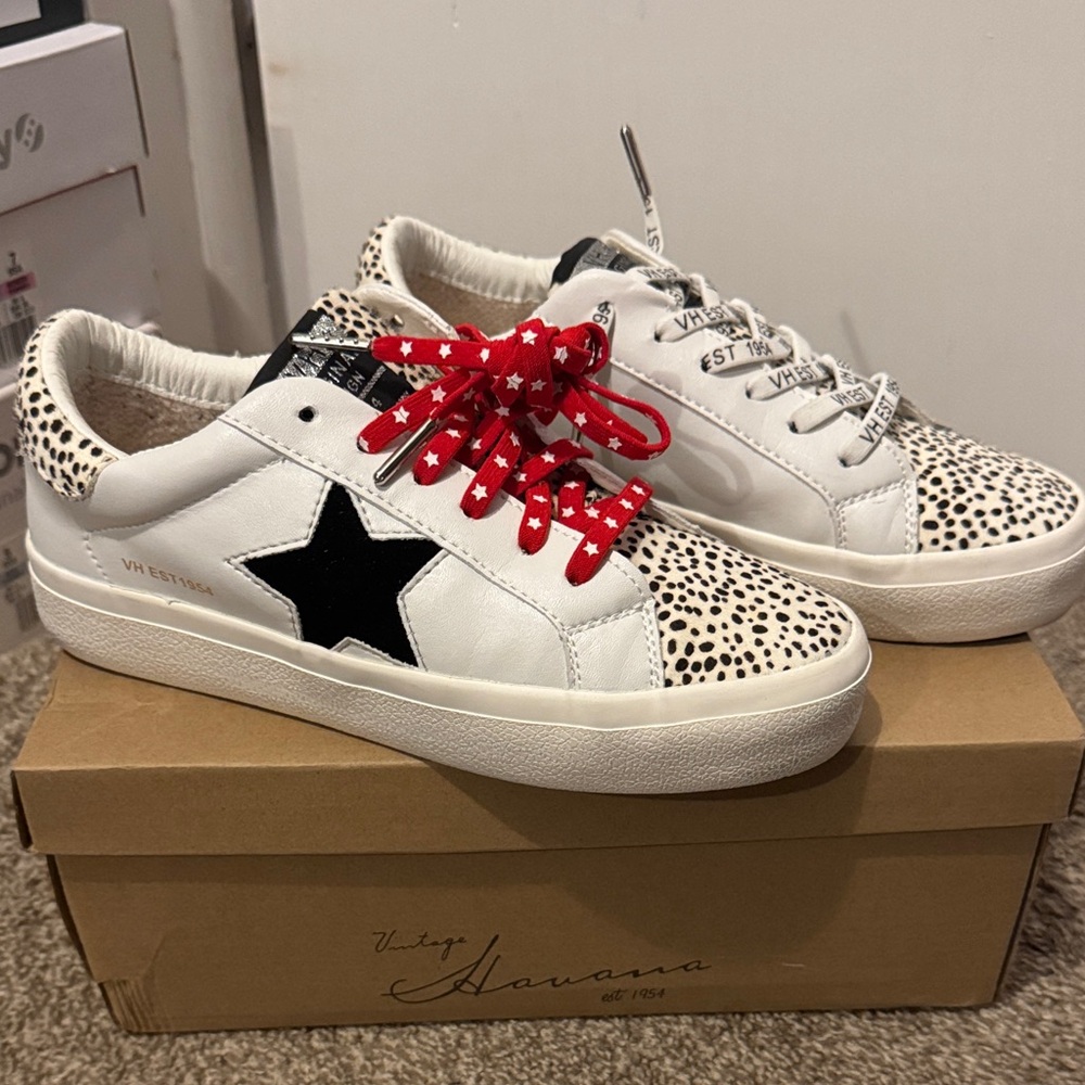 Vintage Havana White and Black Star Sneakers with Cheetah Print